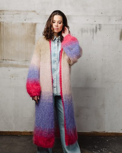 GIULIA Handstrick langer Mantel mit Farbverlauf aus 4 Farben, pink/lavendel/rose/camel